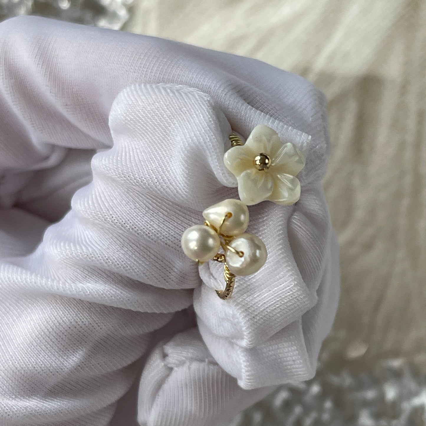 Natural pearl ring, White flower ring, Floral pearl ring, Gold cocktail ring, Pearl stacking ring, Handmade pearl ring, Minimalist open ring