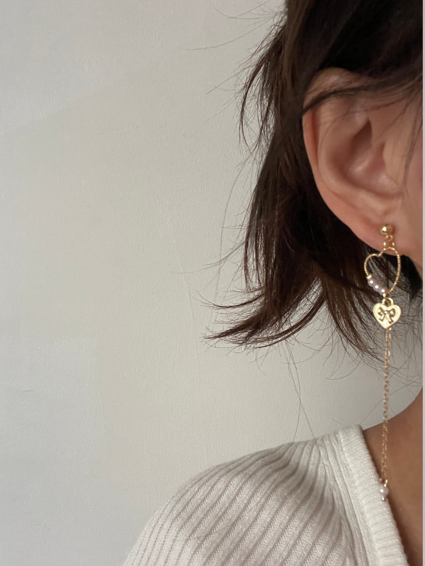 Minimalist Mismatched Angel Heart Earrings - Gold Heart Long Pearl Drop Earrings