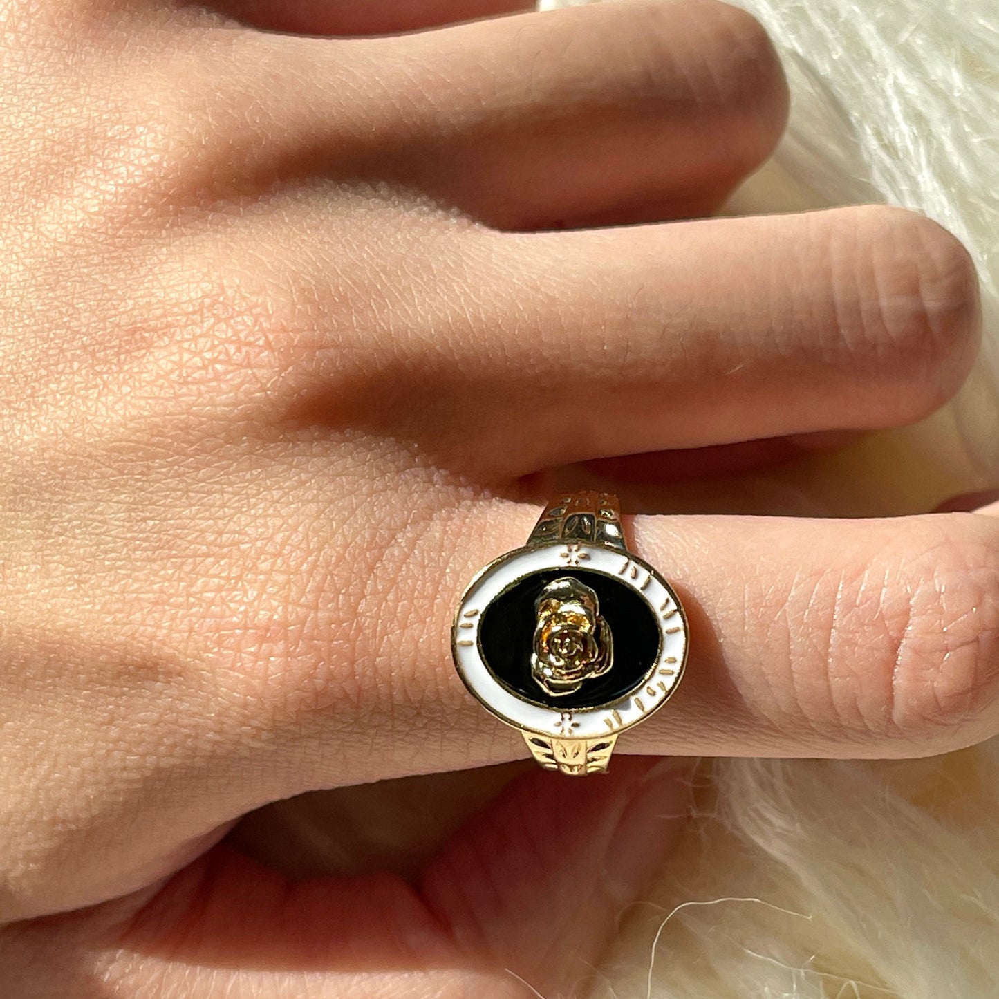 Gothic black signet ring, Engraved statement ring, Gold rose ring, Cameo ring, Chunky ring, Vintage antique ring, Enamel ring, Cocktail ring