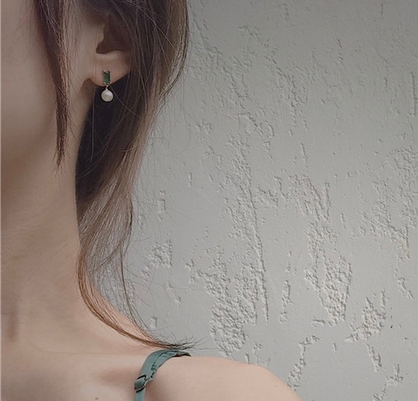 Emerald natural pearl earrings, Mismatched gold emerald green earrings, Dainty emerald earrings, Bridesmaids bridal wedding earrings gift