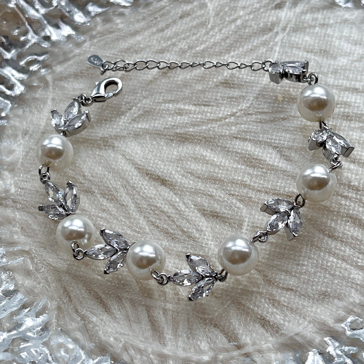 Pearl crystal bracelet, Bridal bridesmaid pearl bracelet, Crystal diamond pearl bracelet, Leaf floral pearl bracelets, Wedding jewelry gift