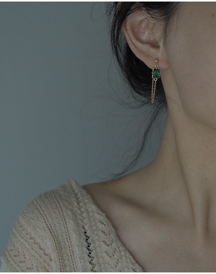 Green Emerald|Black Gemstone Earrings, Interlocking Earrings, 14K Gold Link Chain Cuff Earrings, Threader Earrings, Gothic Vintage Earrings