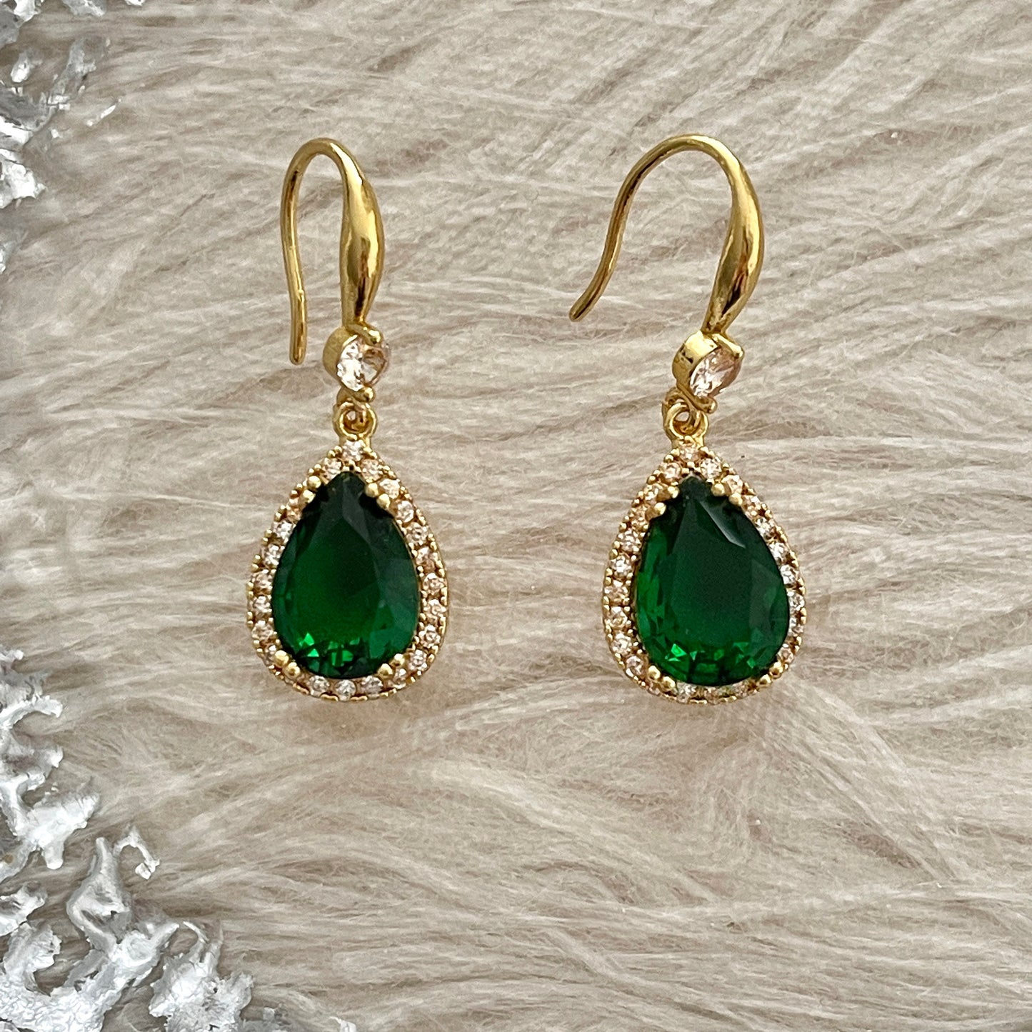 Emerald teardrop earrings, Gold Emerald dangle drop earrings, Emerald green earrings, Gold lace earrings, Handmade vintage style earrings