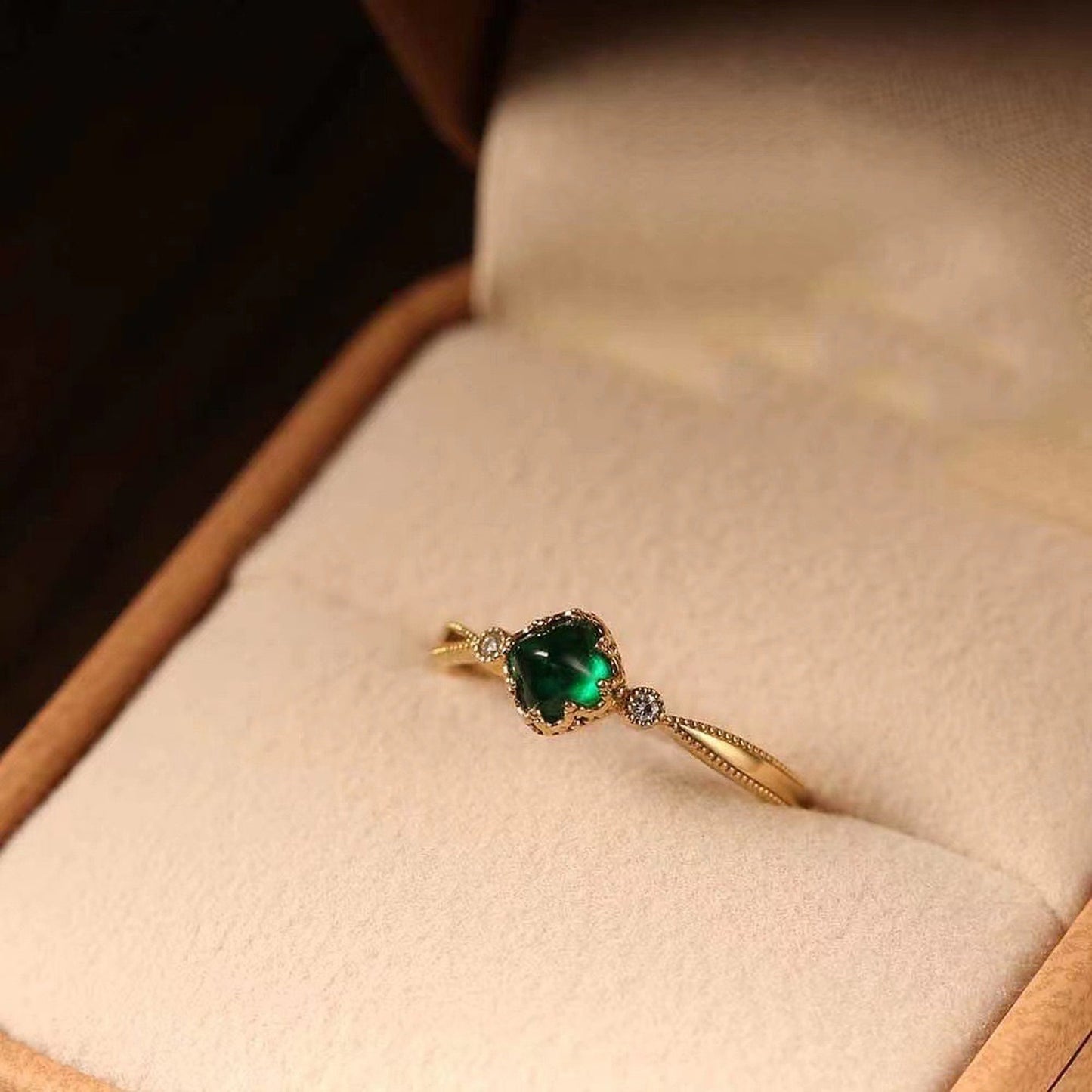 Handmade emerald gold ring, Green emerald lace ring, Multi-stone minimalist ring, Round emerald ring, Vintage emerald cz ring, Delicate Gift