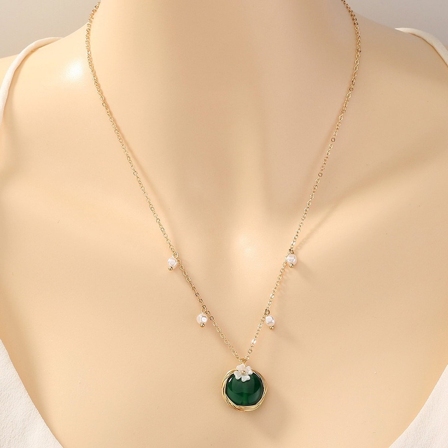 Emerald Green Jade Necklace, Round Pendant Necklace, Floral Pearl Layering Necklace, Agate Necklace, Layered Necklace, Birthday Gift for Her