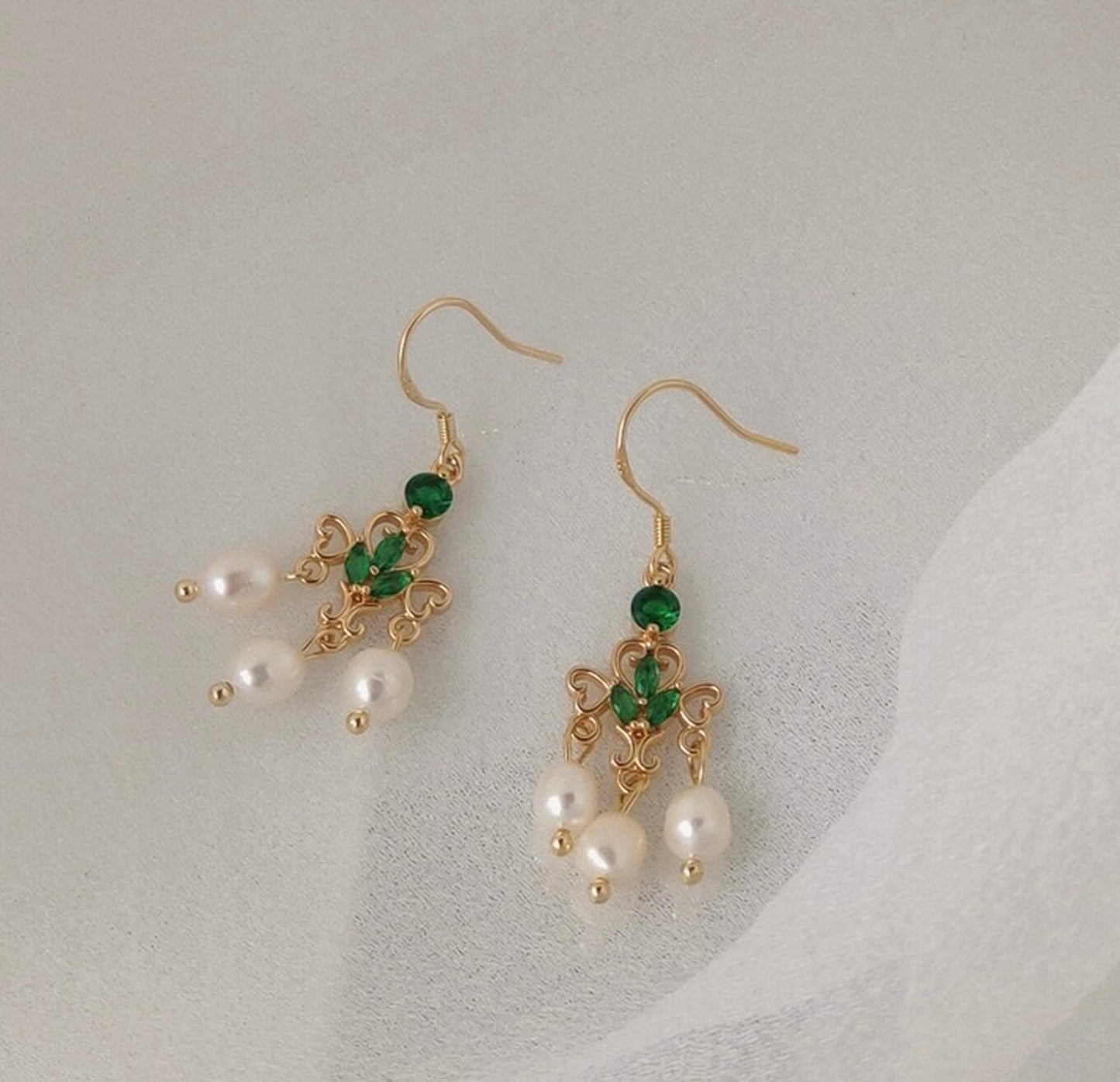 Emerald pearl earrings, Green emerald gold lace earrings, Natural pearl dangle drop earrings, Vintage style emerald earrings, Delicate gift