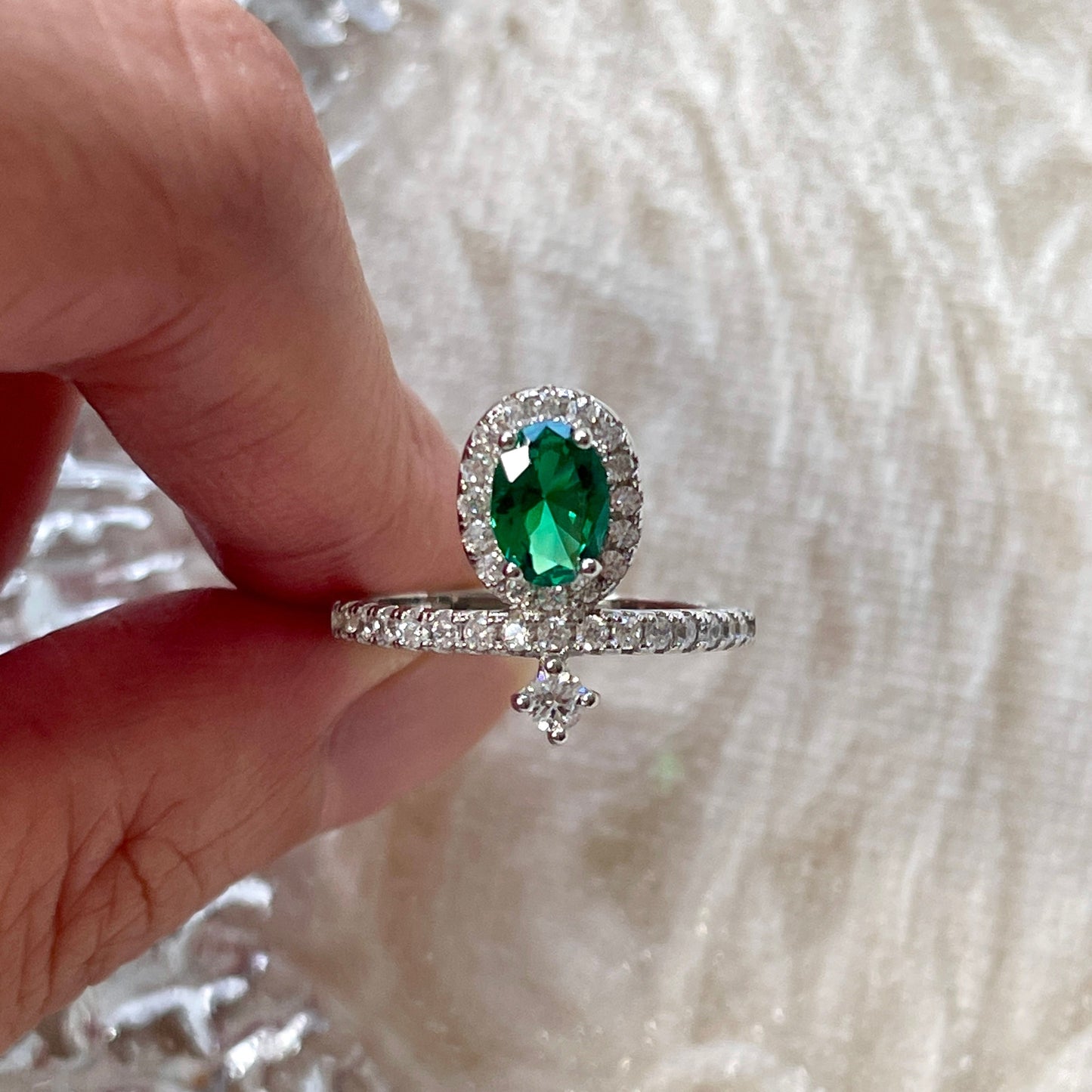 Vintage Emerald Engagement Wedding Ring, Oval Cut 1 Carat Emerald Ring, Green Emerald Ring, Emerald Diamond Bridal Ring, Anniversary Gift