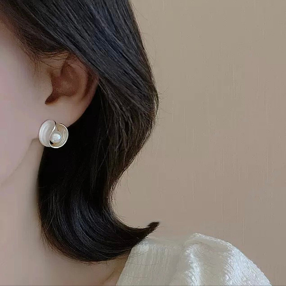 Ear R Unique Mother of Pearl Gold Earrings | Infinity Loop Sea Shell 3D Earr ...