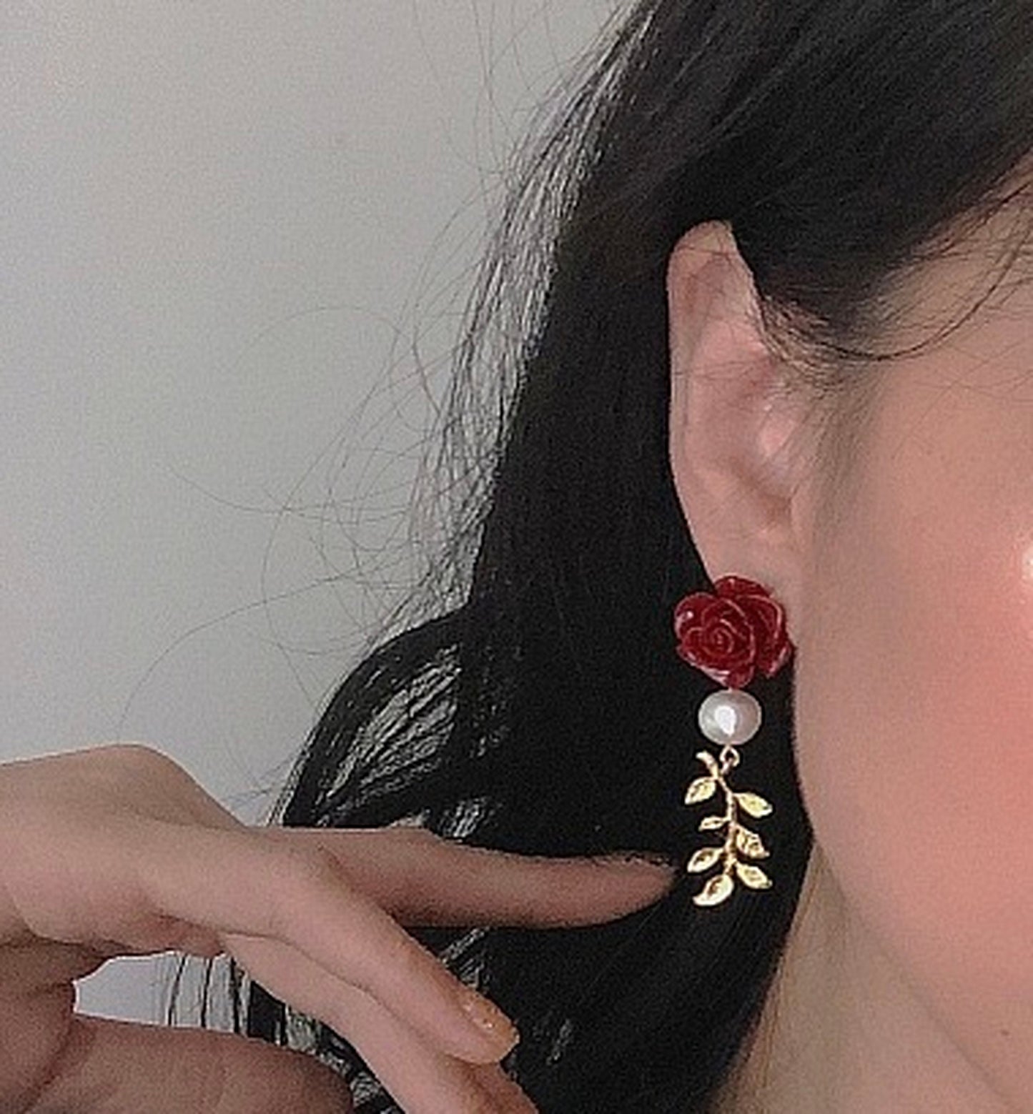 Princess Floral Earrings, Red Rose Wreath Earrings, Vintage Style Pearl Flower Earrings, Valentine's Day Earrings, Elegant Romantic Jewelry