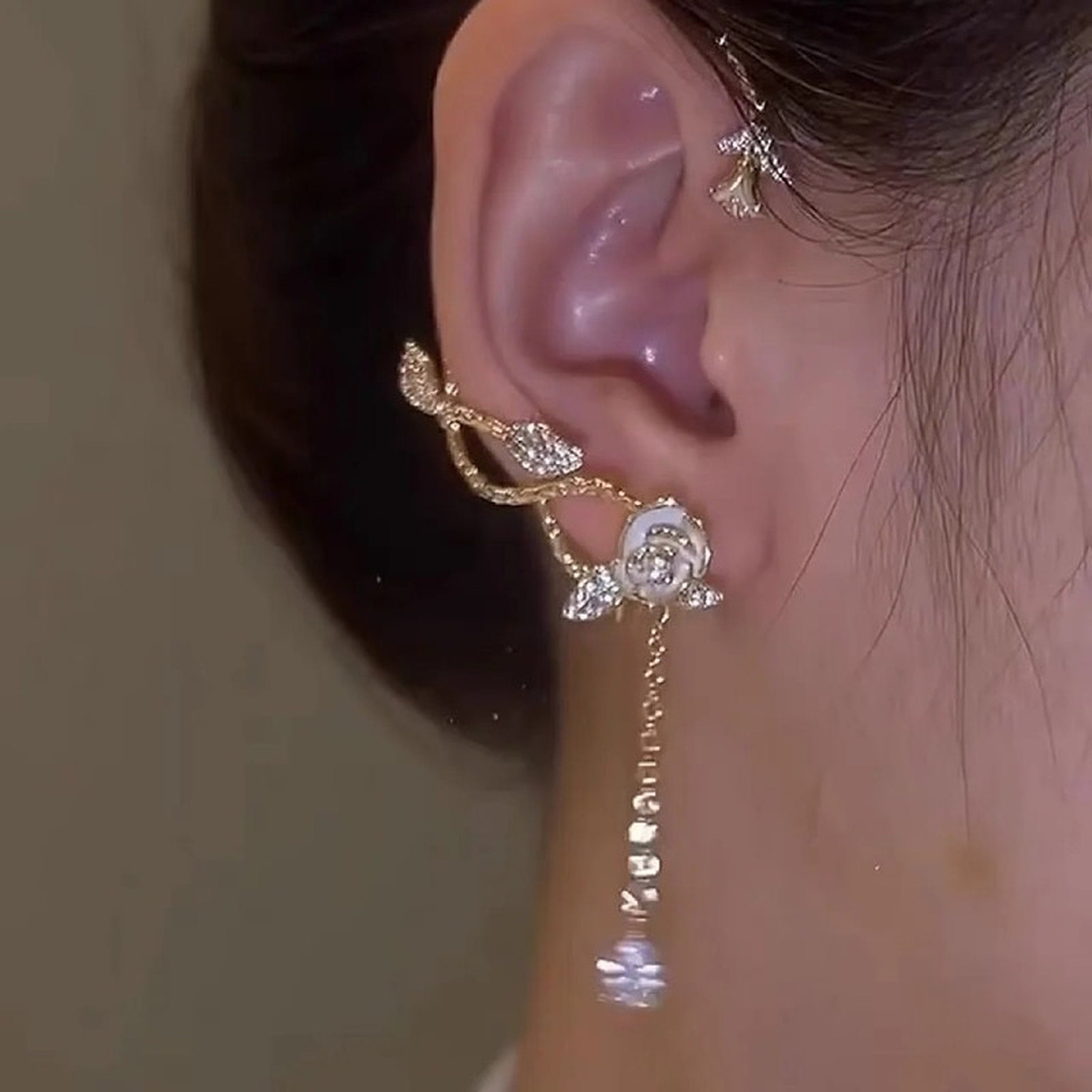 Mini Ear Cuff with Diamonds in Yellow, Rose or White Gold